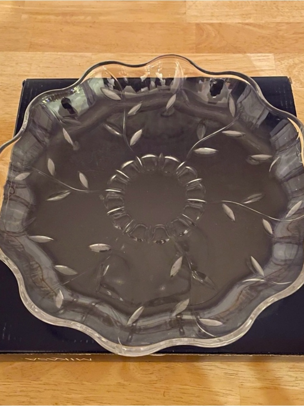Elegant Mikasa Autumn Vine 15” etched scalloped edge platter